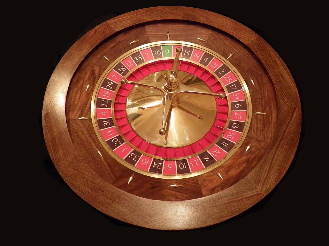 Live Casino: Panduan Informasi Permainan Meja dengan Dealer Langsung